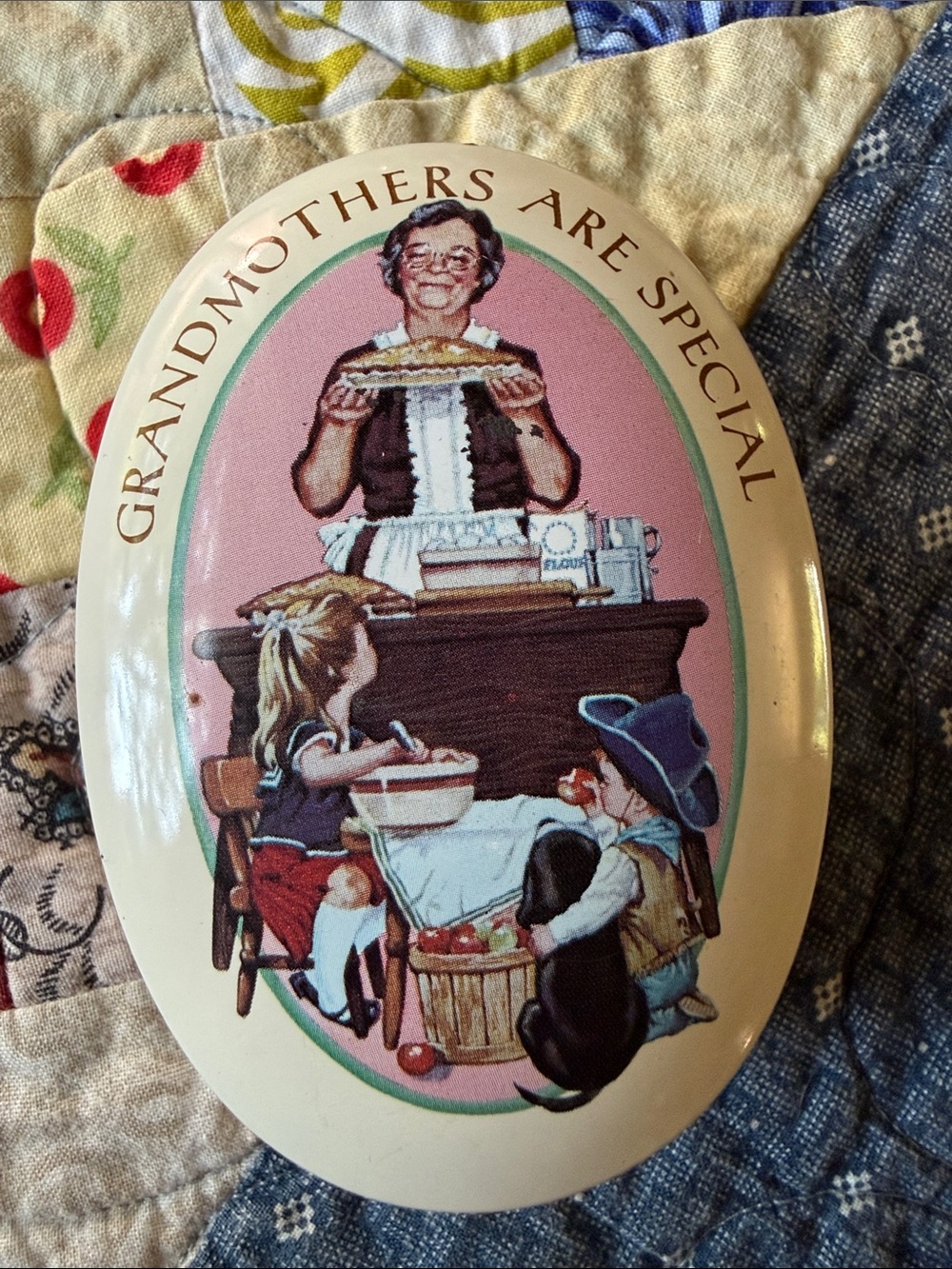 Vintage 1983 Avon Grandmothers Are Special Keepsake Trinket Tin Made England